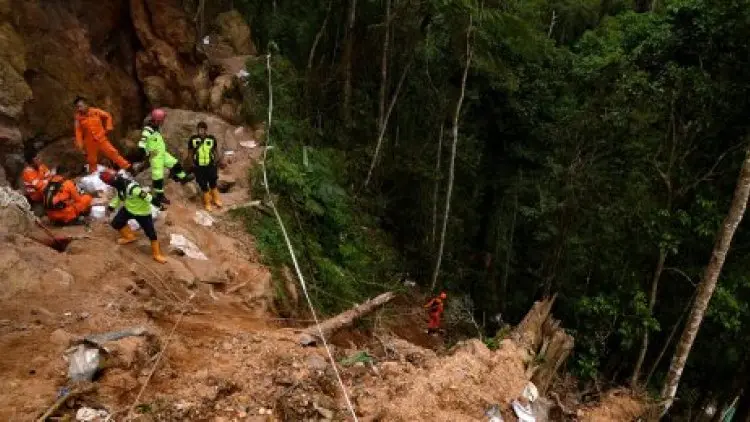 Empat Orang Tewas Akibat Batu Jatuh Menutup Tambang Emas Afsel