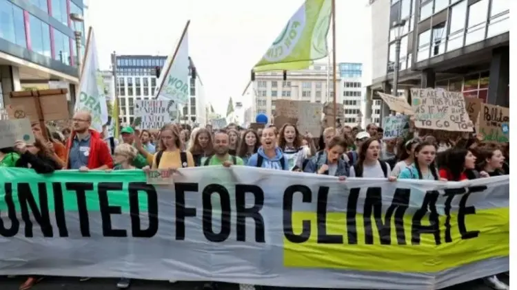 Ribuan Orang di Brussels Gelar Aksi Damai Perubahan Iklim