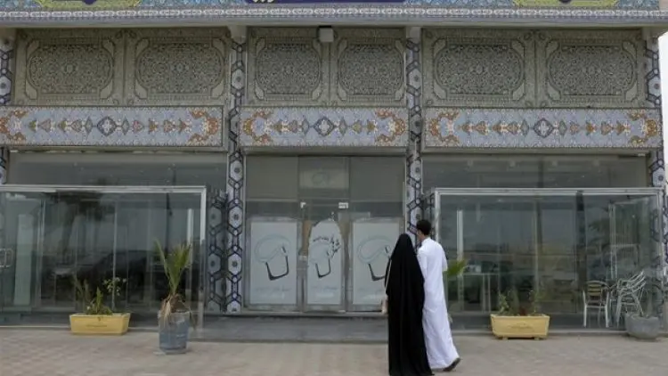 Saudi Akhiri Pemisahan Lelaki, Wanita di Restoran
