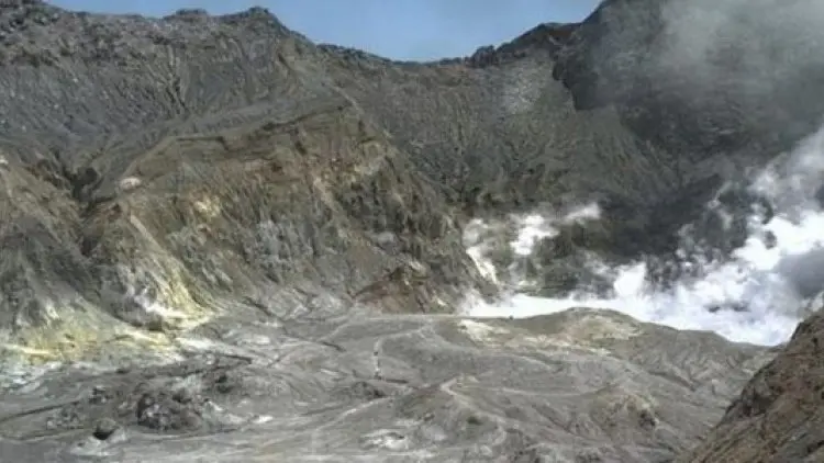 Gunung Api Meletus, 100 Orang Tak Jelas Nasibnya
