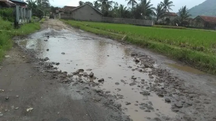 Akses Jalan Buruk Kendala Kunjungan Wisata ke Taman Satwa Cikembulan