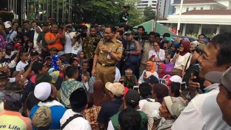 Warga Pertanyakan Janji Anies Tentang Becak