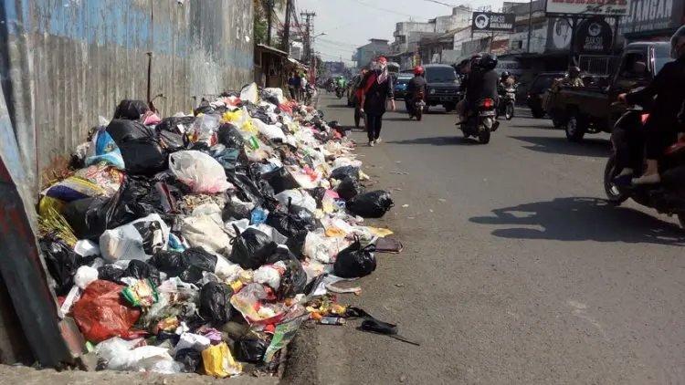 Memalukan...Wisatawan 'Disuguhi' Bau Sampah dan Lalat di Kopo Sayati