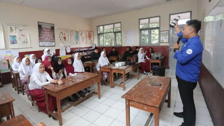 Pemkot Bandung Kenalkan Fotografi kepada Siswa SDN 139 Sukarasa