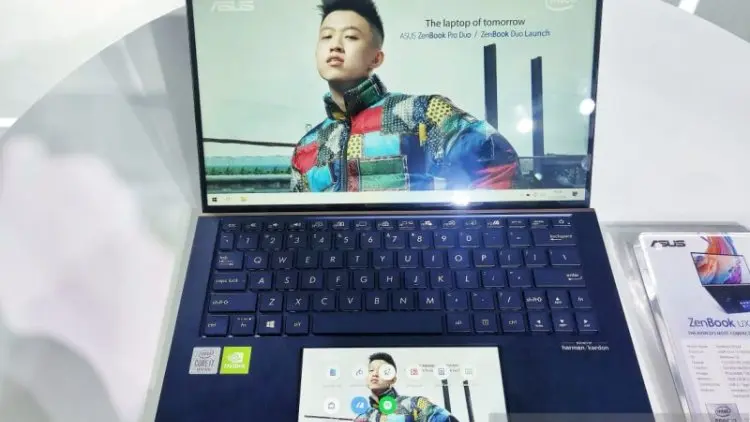 Laptop Ultra-Ringkas Asus Dilengkapi Screenpad 2.0