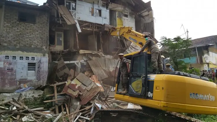 Penggusuran Lahan Rumah Deret Tamansari, Sejumlah Pemuda Menghadang