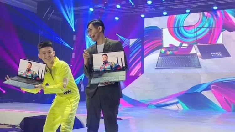 ASUS Luncurkan ZenBook Tercanggih dengan Dua Layar