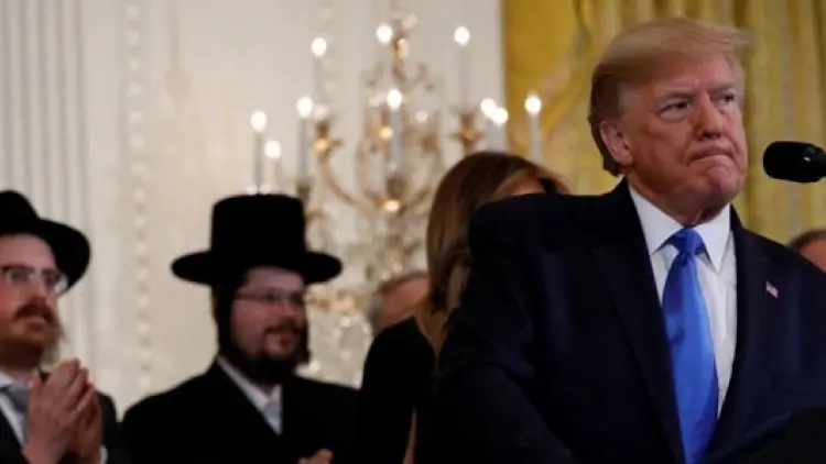 Trump Diperkirakan Selamat dari Pemakzulan