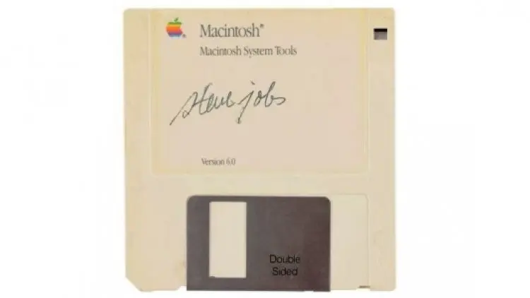 Disket Bertanda Tangan Steve Jobs Laku Rp1,18 M