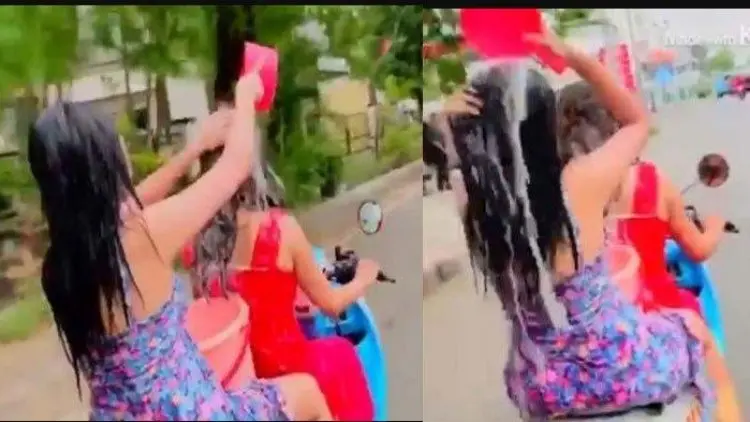 Wanita Mandi di Atas Motor Itu Penyanyi Dangdut