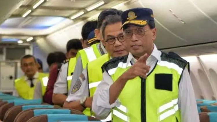 Menhub Budi Cek Pesawat di Bandara Soetta