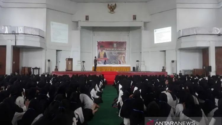 Rektor UHO Mendorong Mahasiswa Cinta NKRI