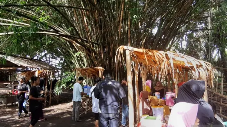 Berburu Kuliner Tradisional di Pasar Seni Rakyat Huntu Selatan