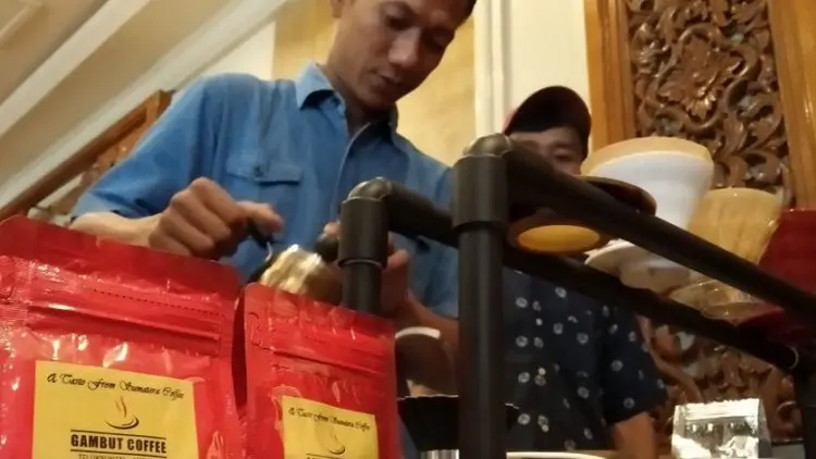 Berharap Pahit Kopi Usir Api di Gambut Meranti