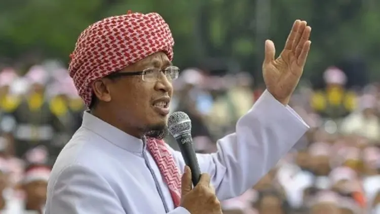 Berbangga karena Gelar Akademik