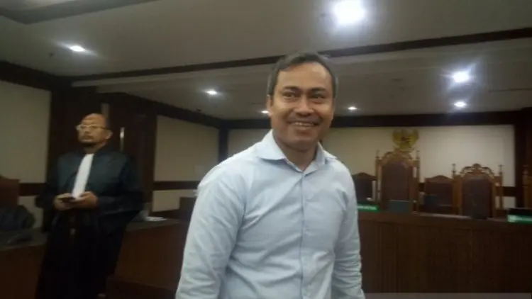 Desrizal si Pengacara Pukul Hakim Divonis 6 Bulan