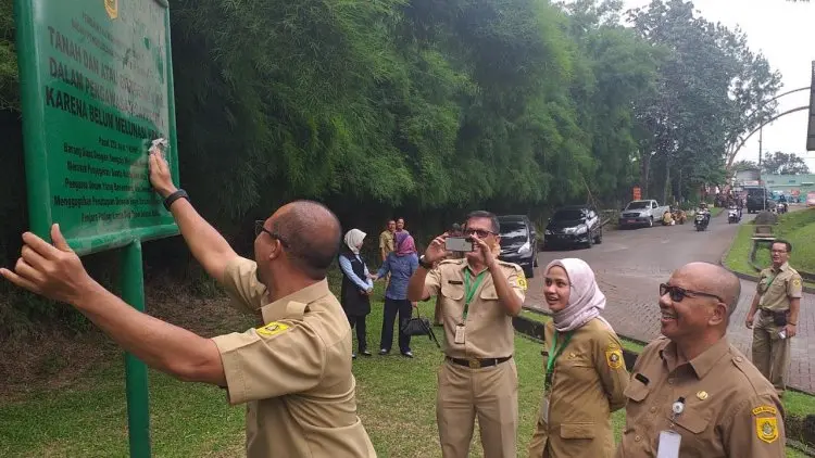 16 Lahan Penunggak Pajak Dipasang Plang Pengawasan 