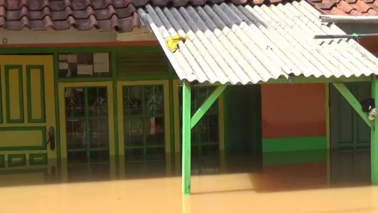 Banjir, Ratusan Warga Kabupaten Bandung Masih Bertahan di Rumah 