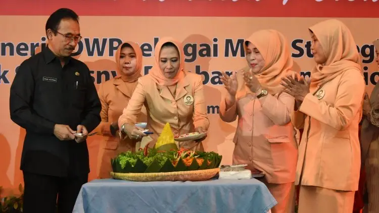 Jangan Mau Kalah, Ibu-ibu Juga Harus Melek Teknologi
