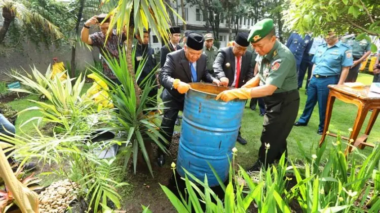 Cegah Banjir, Pemkot Bandung Buat 5.000 Drumpori