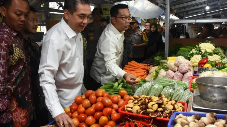 Kunjungi Pasar Kosambi, Mendag Pastikan Pasokan Kepokmas Aman