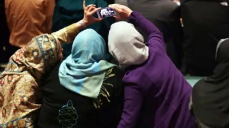 Berfoto Selfi Bentuk Kebanggaan Terhadap Dunia