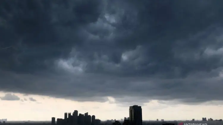 Hujan dan Petir Diprakirakan Terjadi di Sebagian Jakarta Minggu Siang