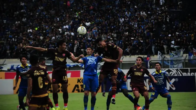 Pelatih PSM Tak Kecewa Dibantai Persib, Puji Bobotoh