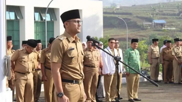 Wakil Bupati Bandung Barat Hengki Kurniawan Resmi Jadi Kader PDIP