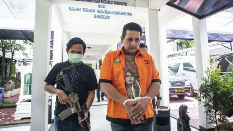 Ibra Diciduk Polisi karena Narkoba, Ayu Azhari 'Angkat Tangan'