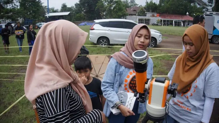 Ajak Warga Menyaksikan Gerhana, Boscha Siapkan 100 Kacamata Matahari