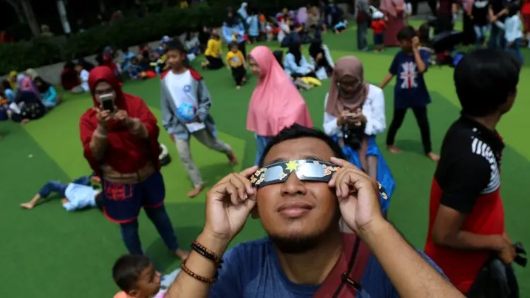 Foto: Puncak Gerhana Matahari