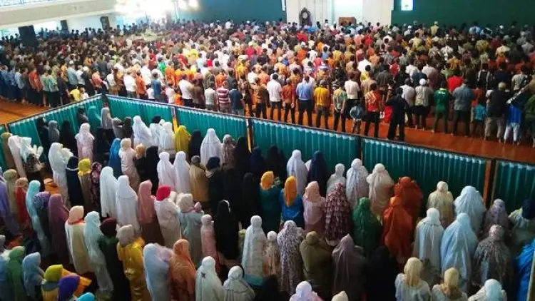 Ratusan ASN Pemkot Bandung Gelar Salat Gerhana Matahari