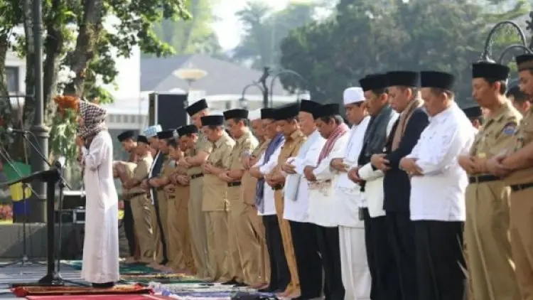 Ratusan ASN Bekasi Shalat Gerhana Matahari
