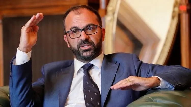 Anggaran Kurang, Menteri Pendidikan Italia Mundur