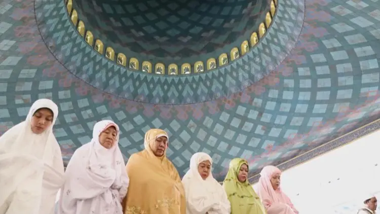 Khofifah: Gerhana Matahari Itu Bukti Kuasa Allah