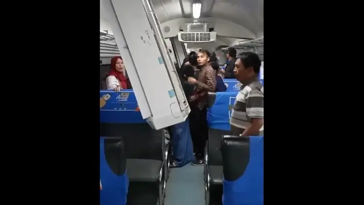 Lokomitf KA Bandung Raya Tabrak Gerbong Sendiri, PT KAI Minta Maaf