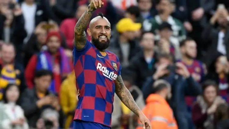 Arturo Vidal Tuduh Barcelona Tak Bayar Bonus