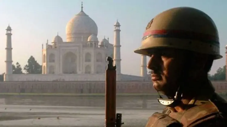 Taj Mahal Ditinggal Turis, Ada Apa?