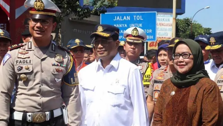 Didatangi Budi Karya, Ade Yasin Sodorkan Kajian Puncak 2