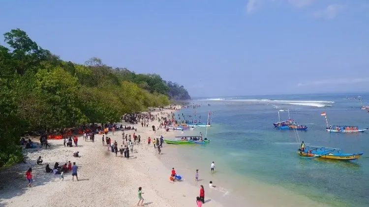 Sat Brimob Polda Jabar Bantu Pengamanan di Pangandaran