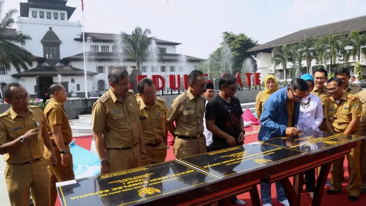 Foto: Peresmian Taman Gedung Sate