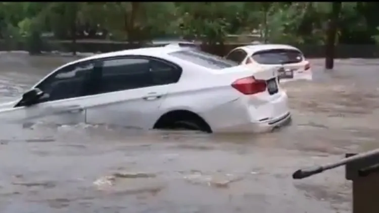 Warganet Sambut Tahun Baru dengan Tagar #Banjir