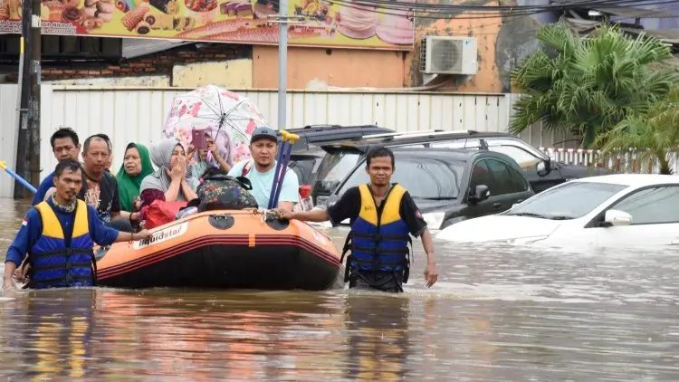 16 Jiwa Melayang Akibat Banjir yang Menerjang Jabodetabek