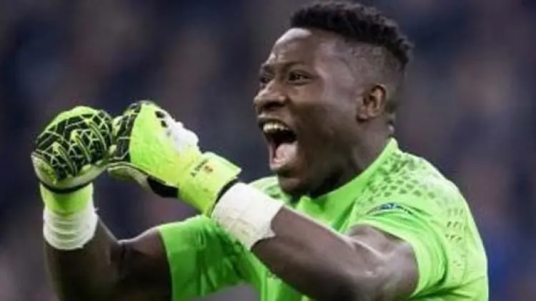 Kiper Ajax Ini Pernah Bikin Barca dan PSG Kepincut