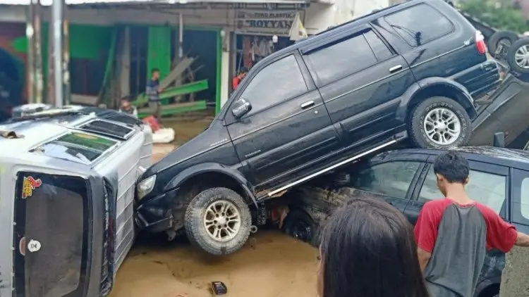 Banjir Jatiasih Mulai Surut, Warga Belum Kembali ke Rumah