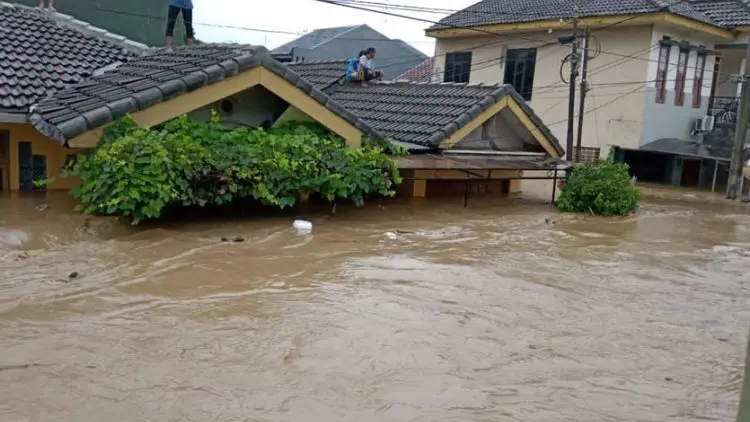 Di Hadapan Emil, Korban Banjir Ini Ngomel, Nyesal Pindah ke Bogor