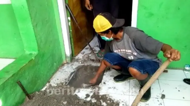 Ternyata, Ini Penyebab Keramik Panas di SDN Tropodo