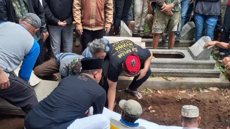 Bikin Haru, Sule Antar Jenazah Lina ke Tempat Peristirahatan Terakhir