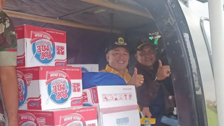 Logistik ke Sukajaya Bogor Dipasok lewat Udara